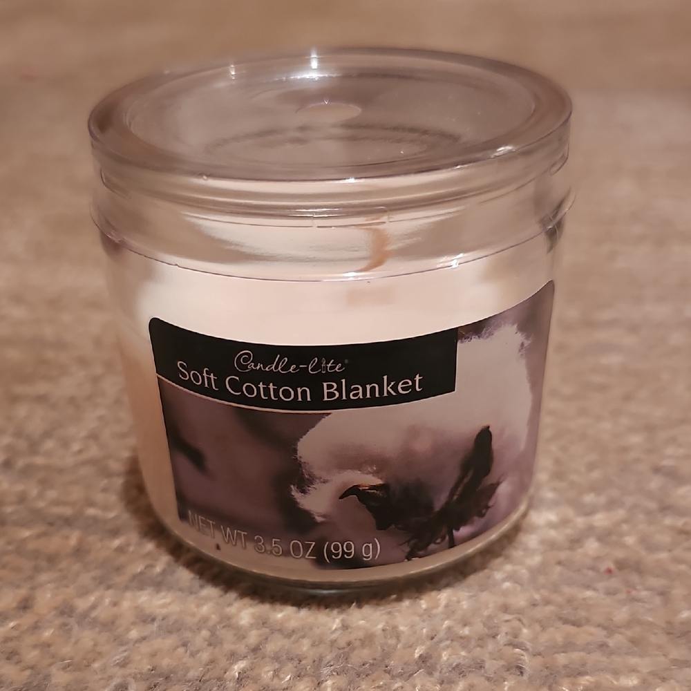 Candle-lite Soft Cotton Blanket Candle